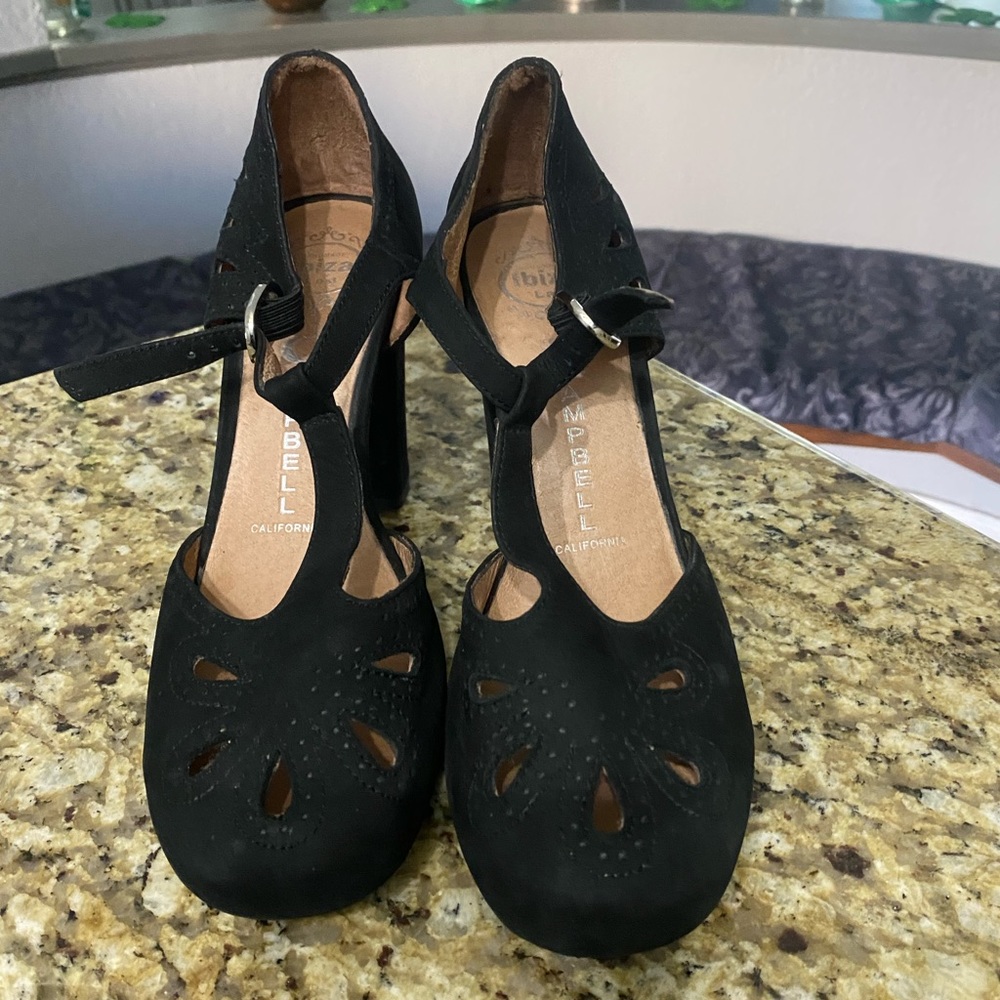 ❌sold❌T-stap black suede pumps